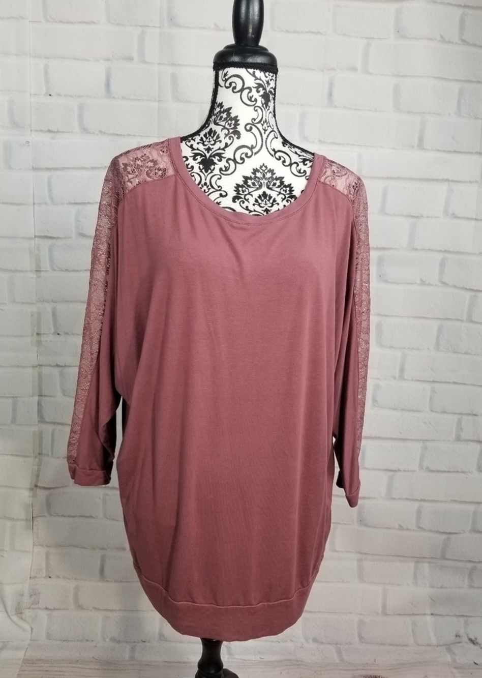 Torrid lace inset sleeves stretch knit top size 1